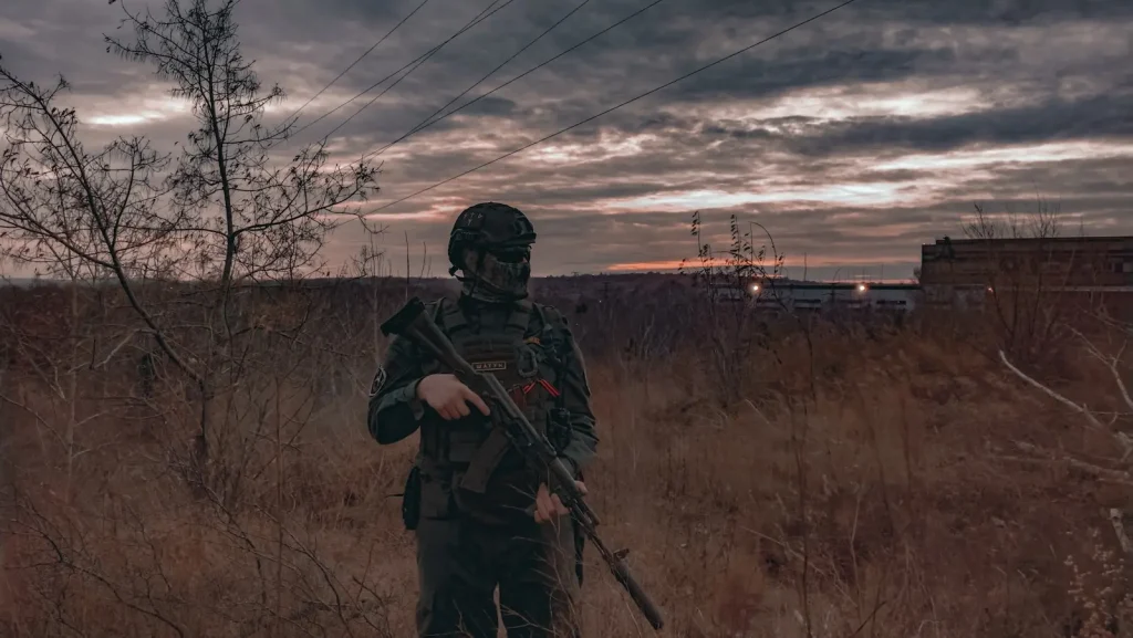 История, Как аполитичное сообщество любителей военной темы превратилось в Z-паблик, где зарабатывают на ненависти